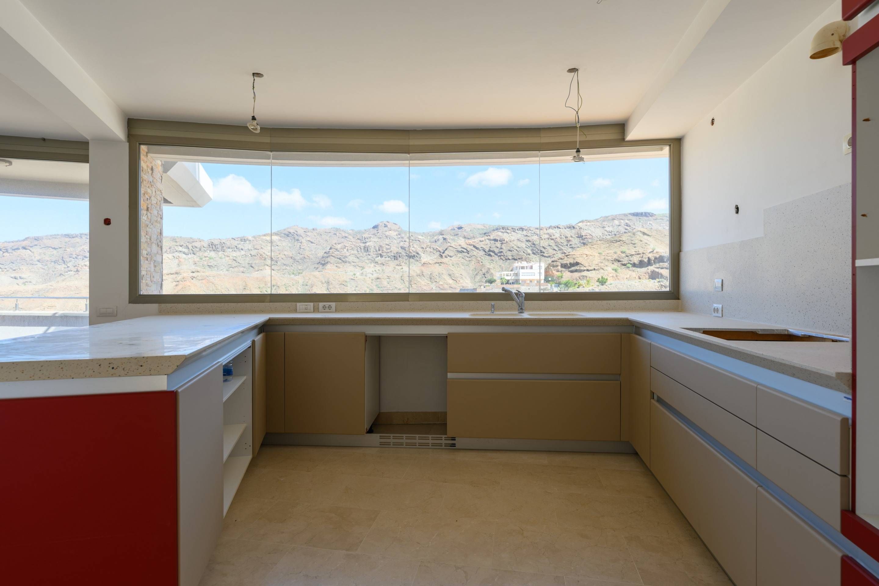Cuina de Casa o xalet en venda en Mogán amb Aire condicionat, Jardí privat i Terrassa
