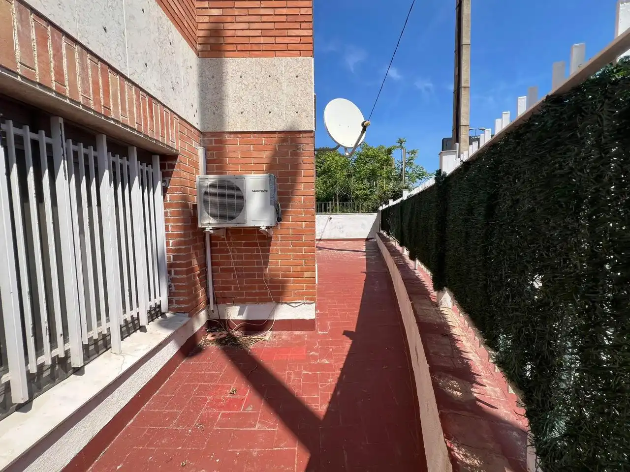 Außenansicht von Erdgeschoss zum Verkauf in Tarragona mit Terrasse