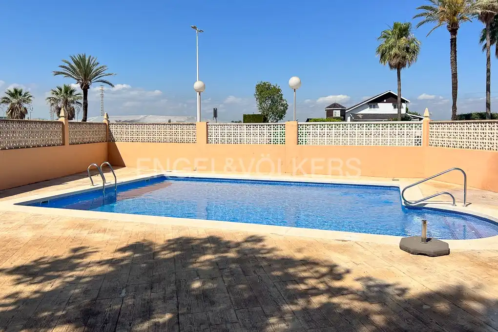 Swimming pool of Flat for sale in Sueca  with Air Conditioner, Heating and Terrace