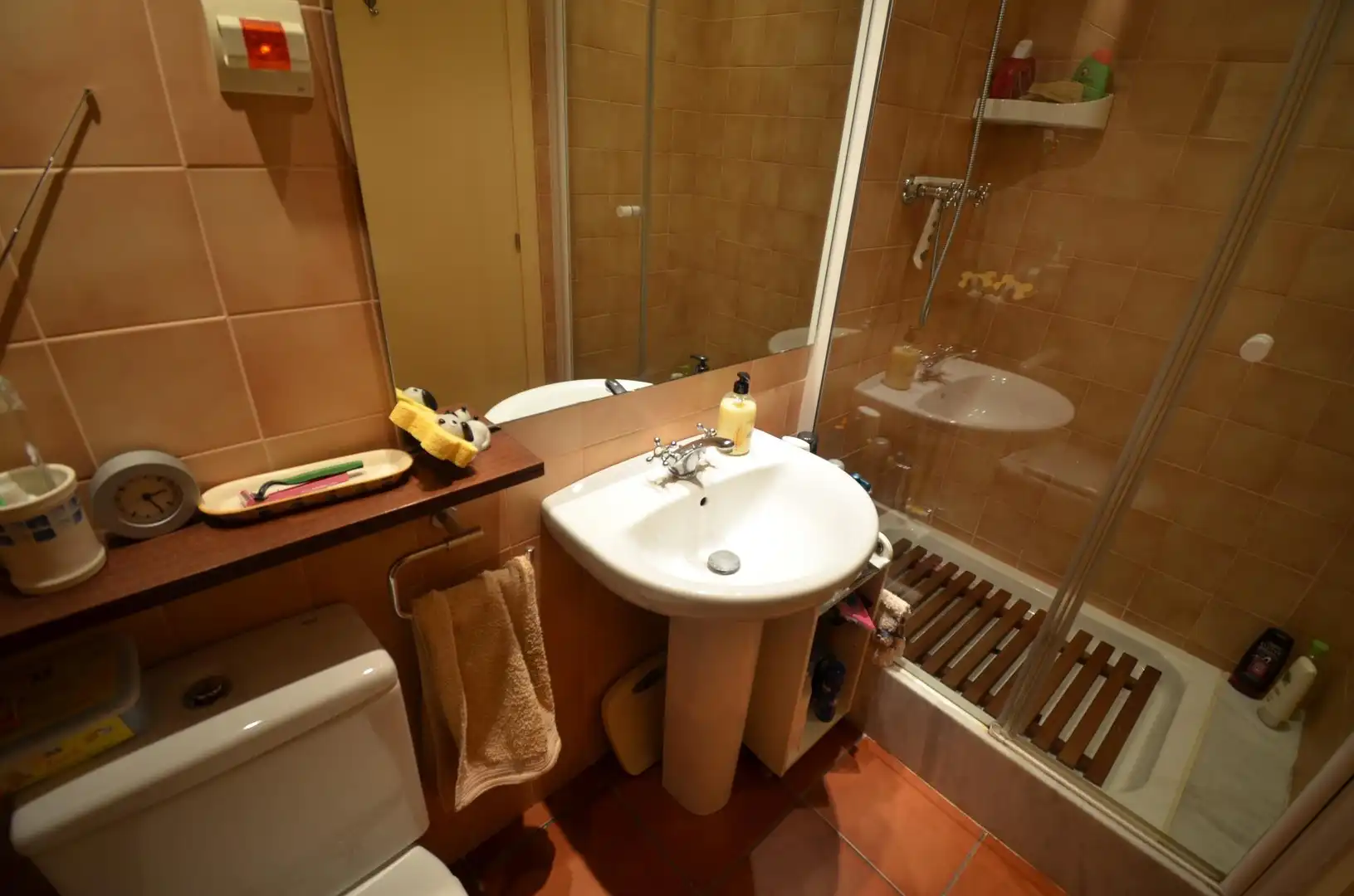 Badezimmer von Erdgeschoss zum Verkauf in L'Ametlla de Mar  mit Klimaanlage, Privatgarten und Terrasse