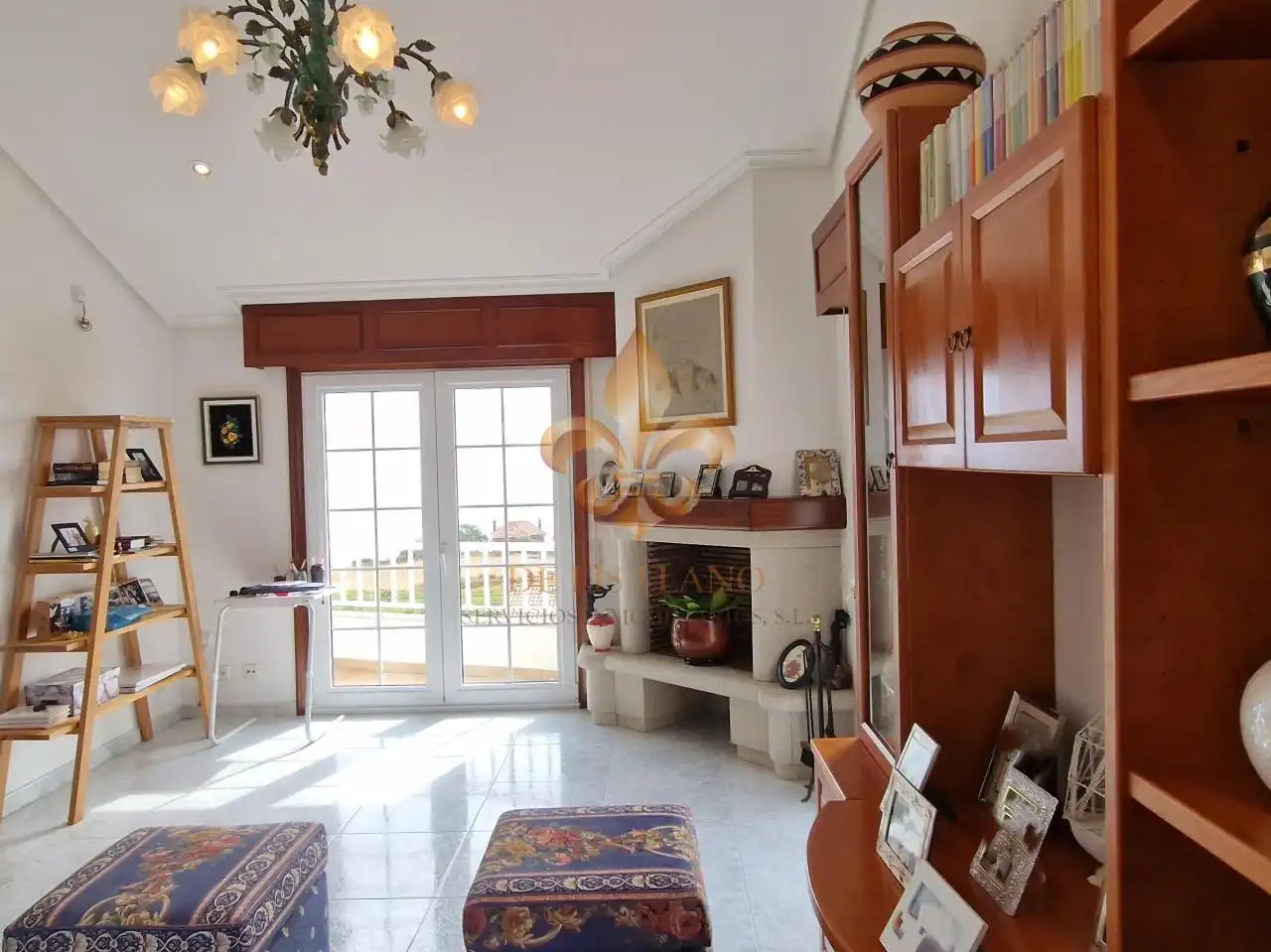 Sala de estar de Piso en venta en Oia con Calefacción, Terraza y Amueblado