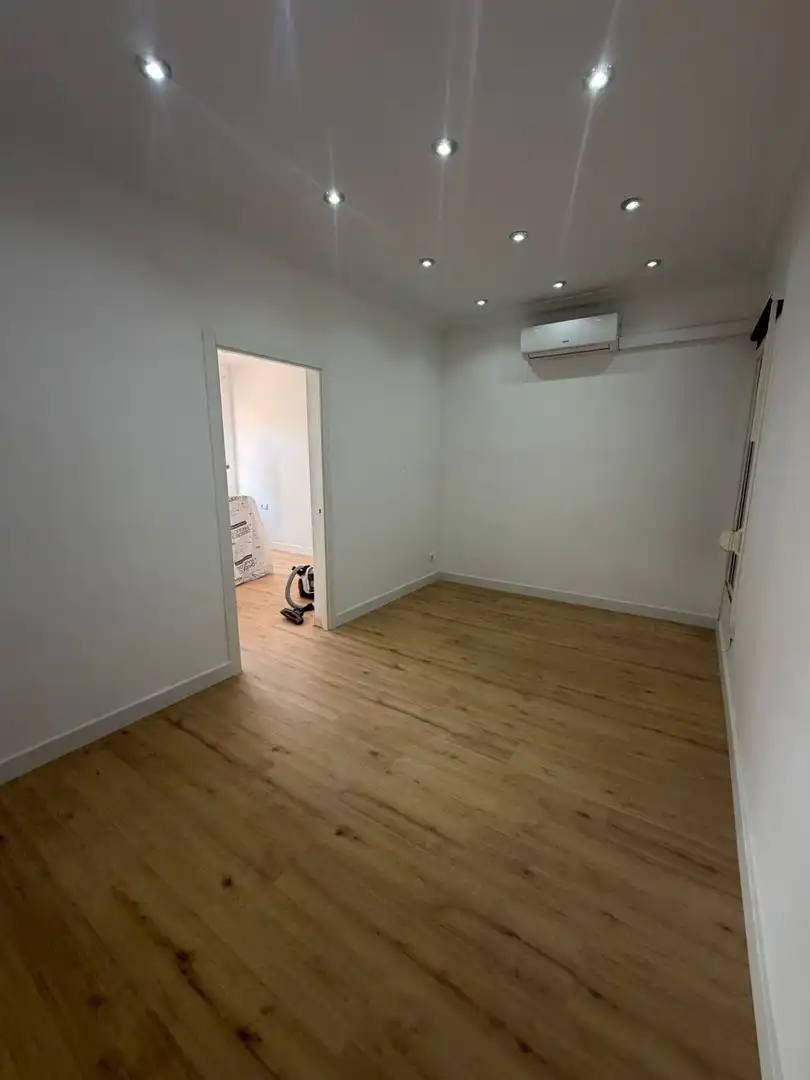 Flat for rent in Barcelona  with Air Conditioner