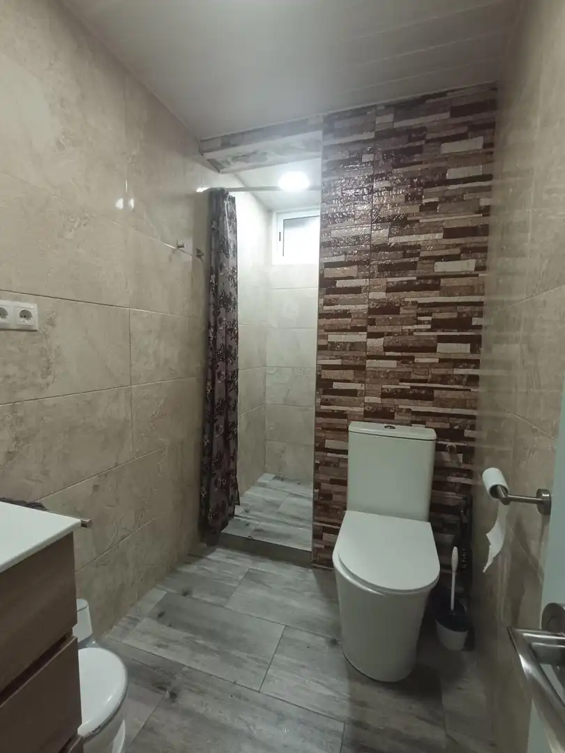 Bathroom of Flat for sale in Sevilla  with Air Conditioner and Furnished