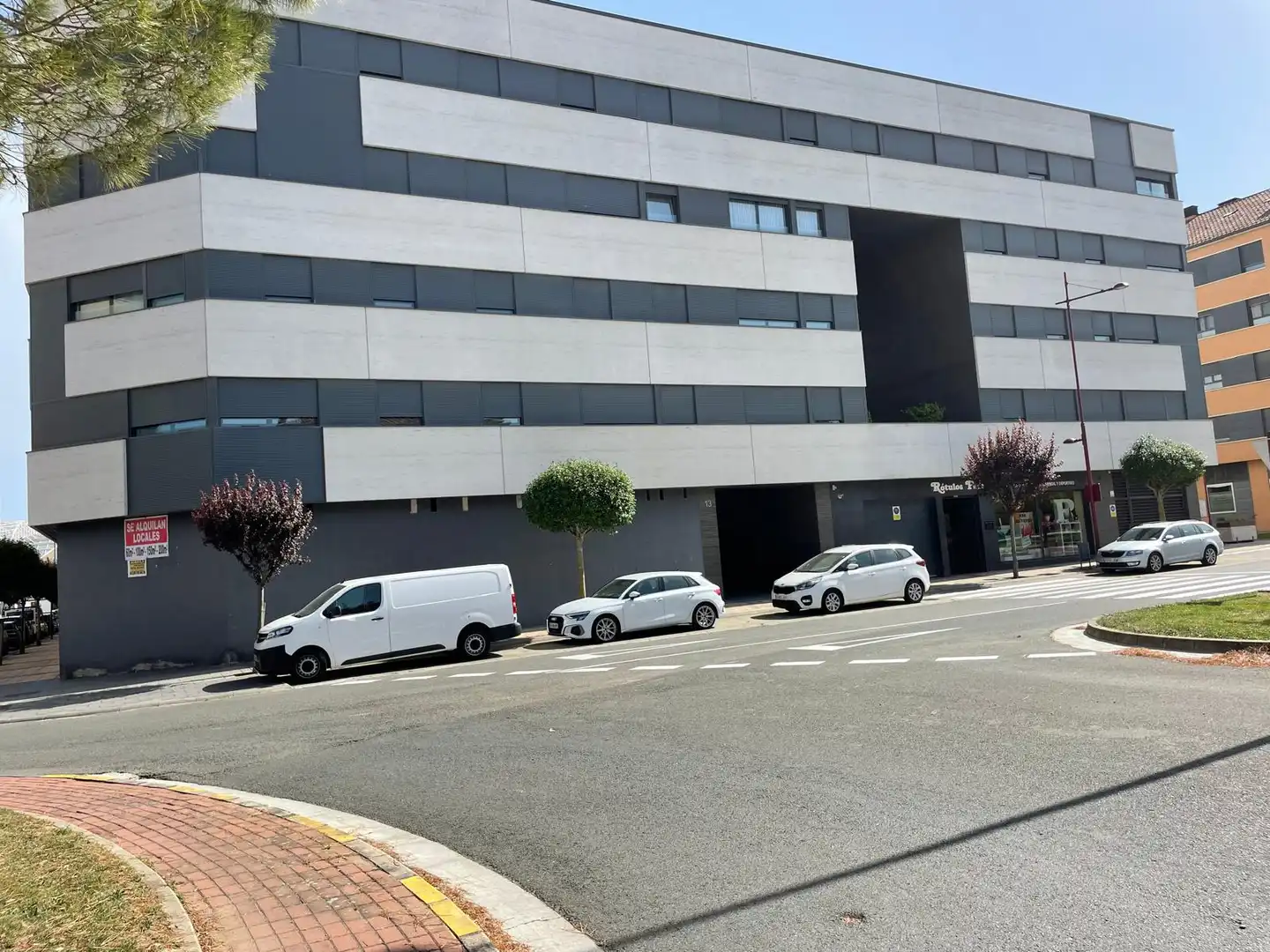 Locale commerciale in vendita a Calle D.Antonio Larrea 13