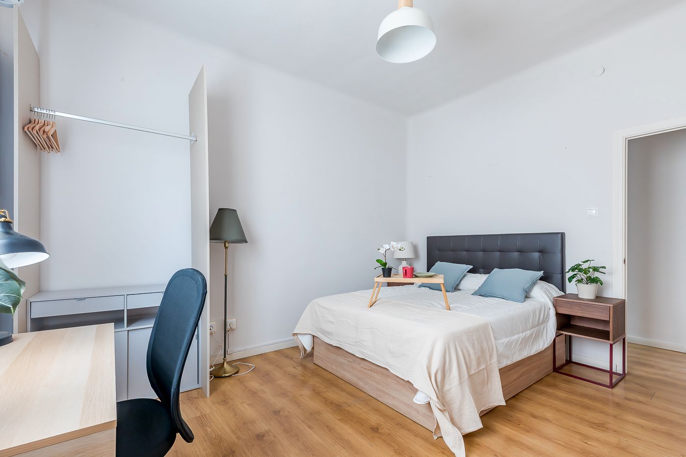 Bedroom of Flat for share in  Madrid Capital  with Air Conditioner, Heating and Furnished