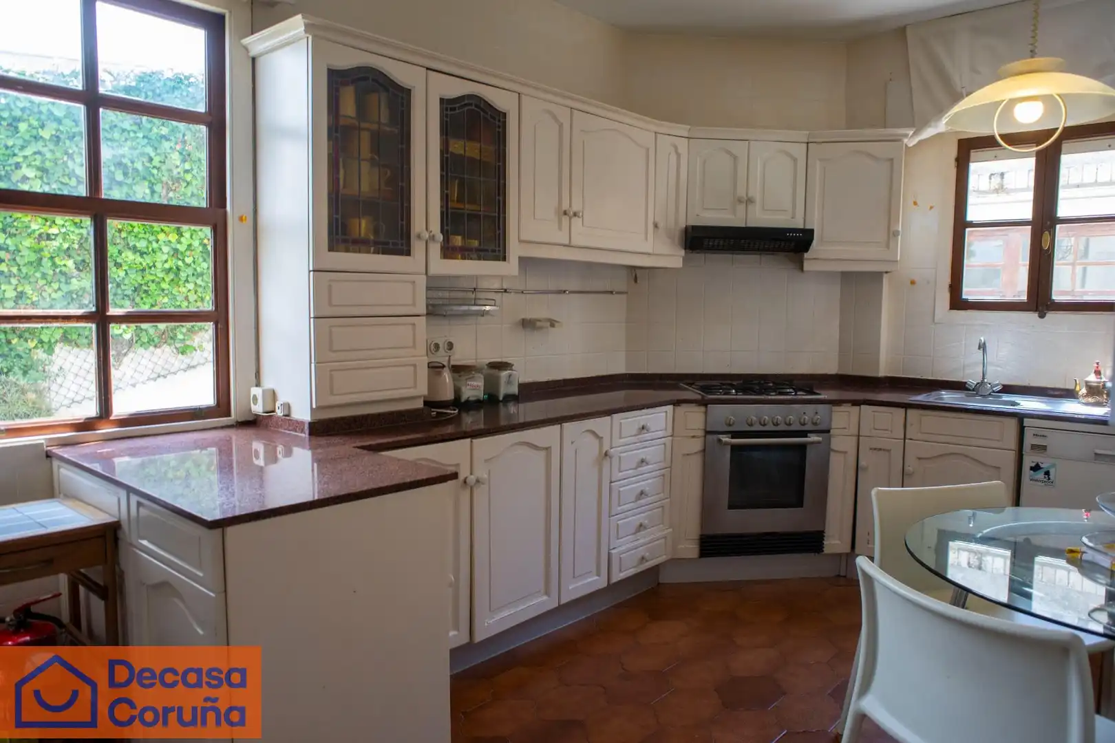 Cocina de Casa o chalet en venta en Oleiros con Calefacción, Jardín privado y Terraza