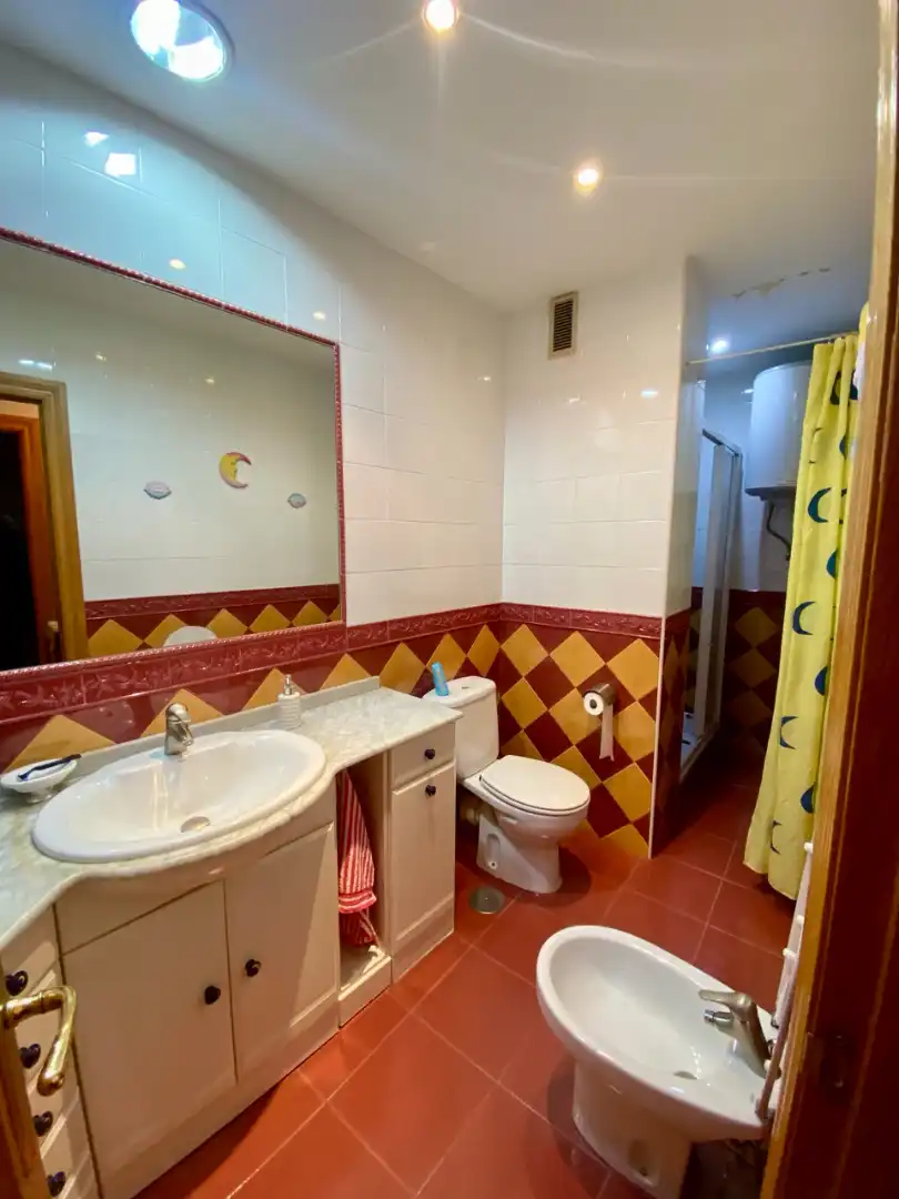 Baño de Piso en venta en Ciudad Real con Aire acondicionado, Calefacción y Amueblado