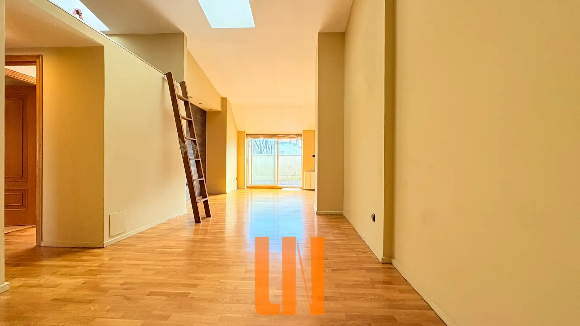 Sala d'estar de Pis en venda en A Coruña Capital  amb Calefacció, Parquet i Terrassa