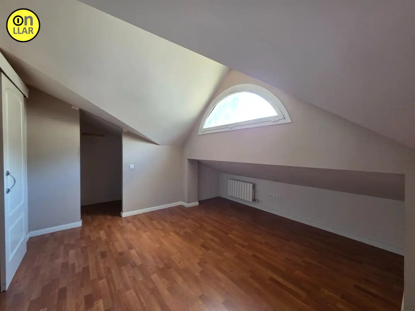 Dormitori de Casa o xalet en venda en Canyelles amb Piscina comunitària