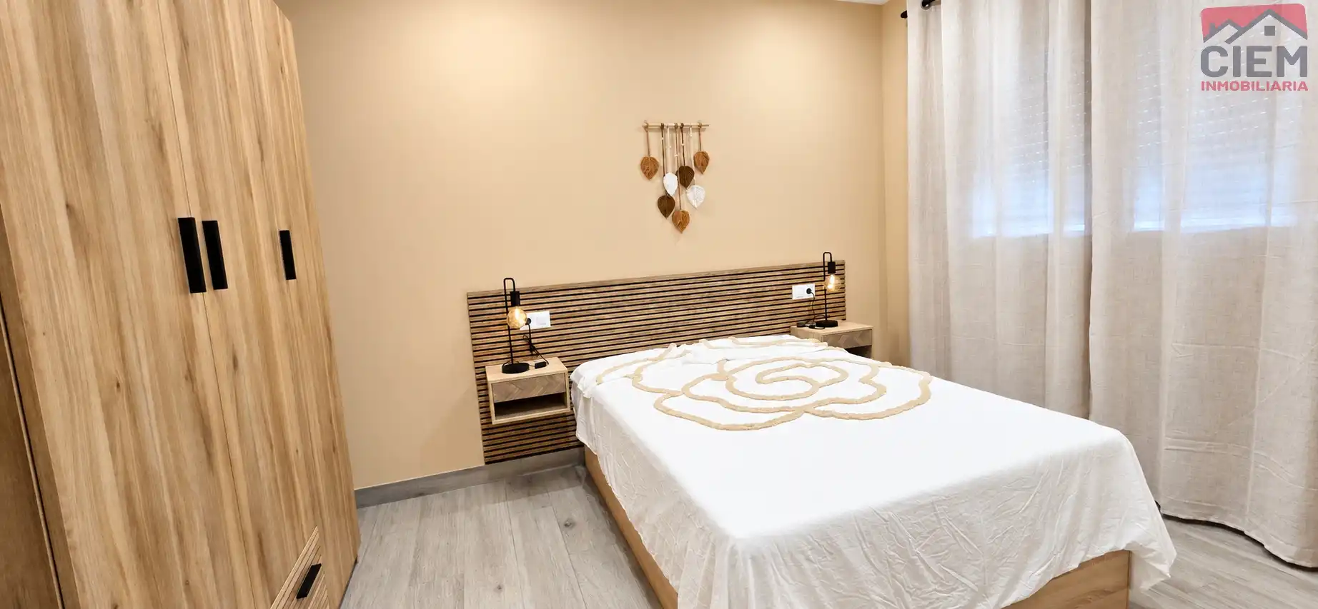Dormitori de Apartament de lloguer en Miajadas amb Aire condicionat, Moblat i Forn
