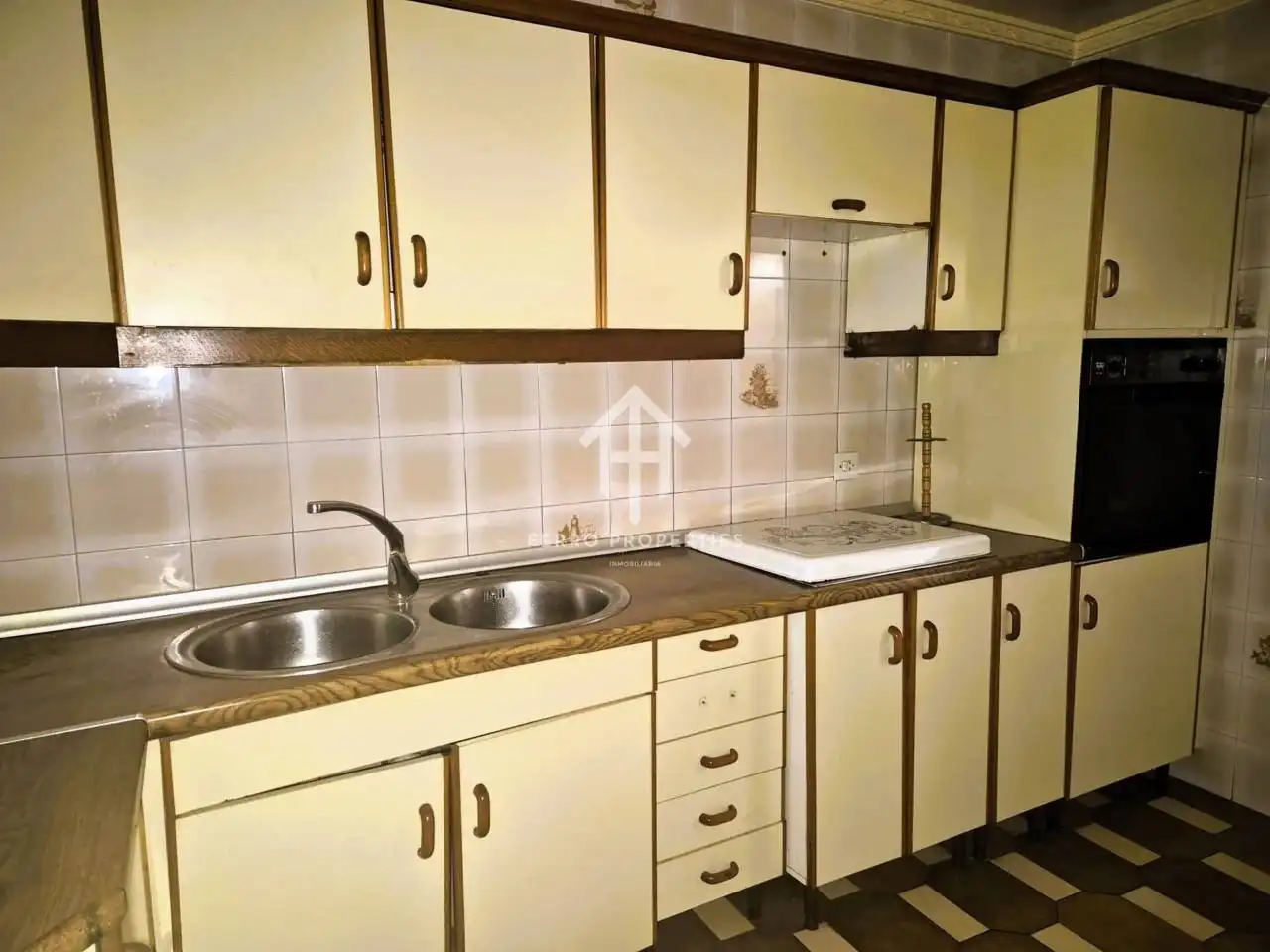 Cuina de Casa o xalet en venda en Loja amb Jardí privat, Terrassa i Moblat