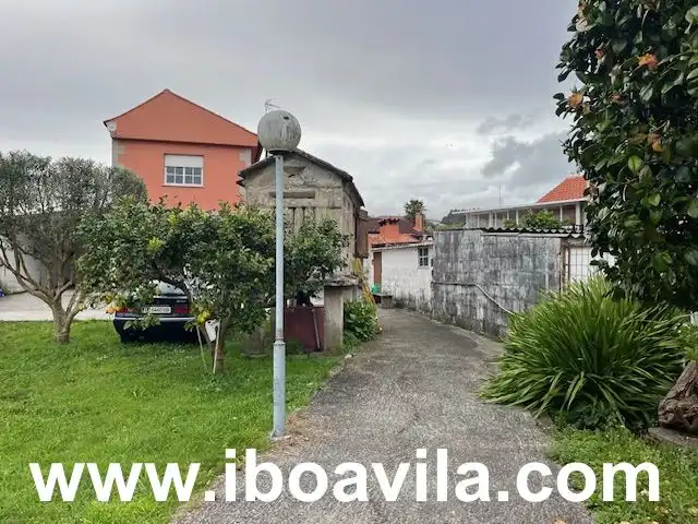 Vista exterior de Casa o xalet en venda en Pontevedra Capital  amb Calefacció, Jardí privat i Terrassa