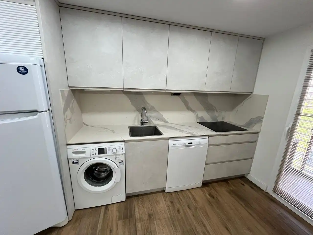 Cuina de Pis de lloguer en Zaragoza amb Aire condicionat, Calefacció i Parquet