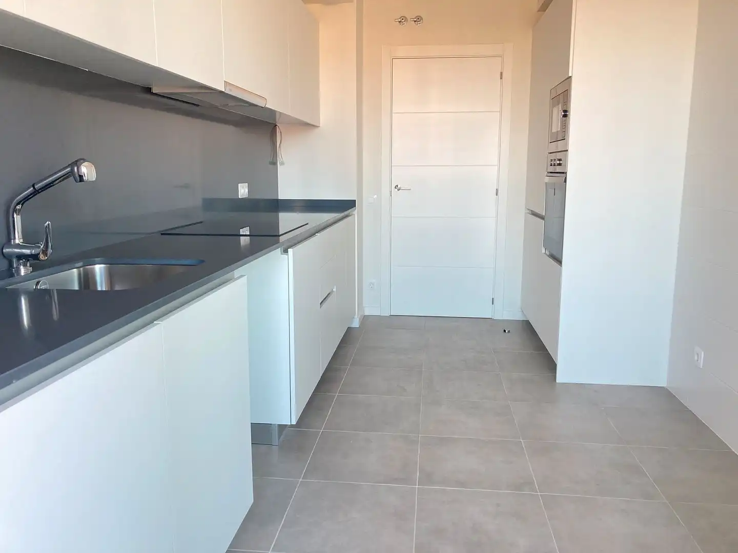 Cocina de Piso de alquiler en Sant Adrià de Besòs con Calefacción, Parquet y Terraza