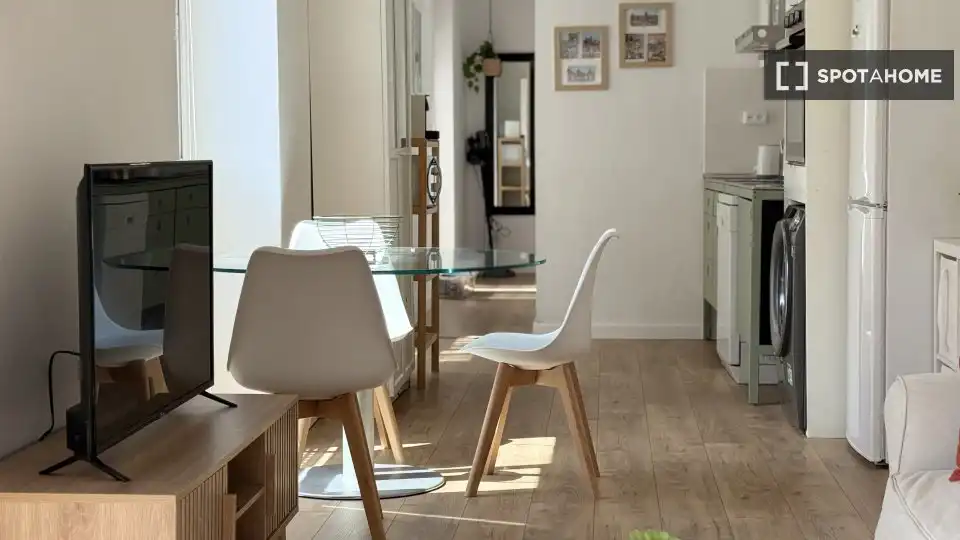 Flat with terrace to rent in Extramurs, imagen 3
