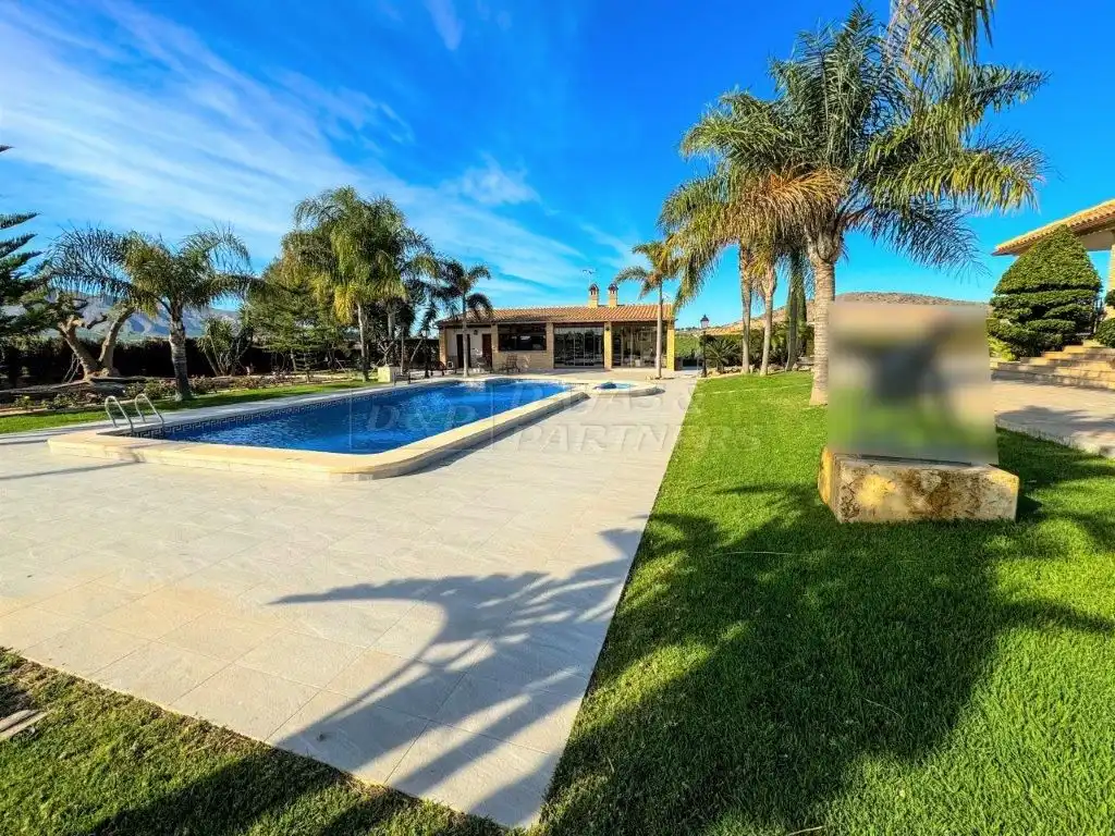 Piscina de Casa o xalet en venda en Orihuela amb Aire condicionat, Jardí privat i Traster