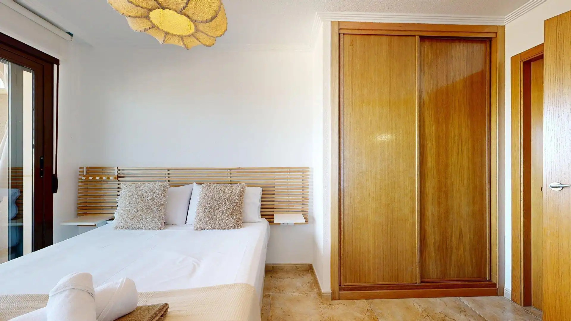 Habitación de Apartamento de alquiler en Elche / Elx con Aire acondicionado, Calefacción y Jardín privado