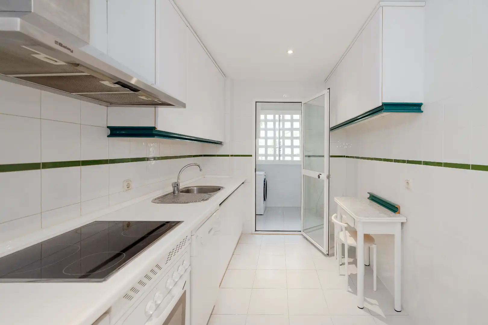 Kitchen of Flat for sale in Marbella  with Air Conditioner, Heating and Terrace