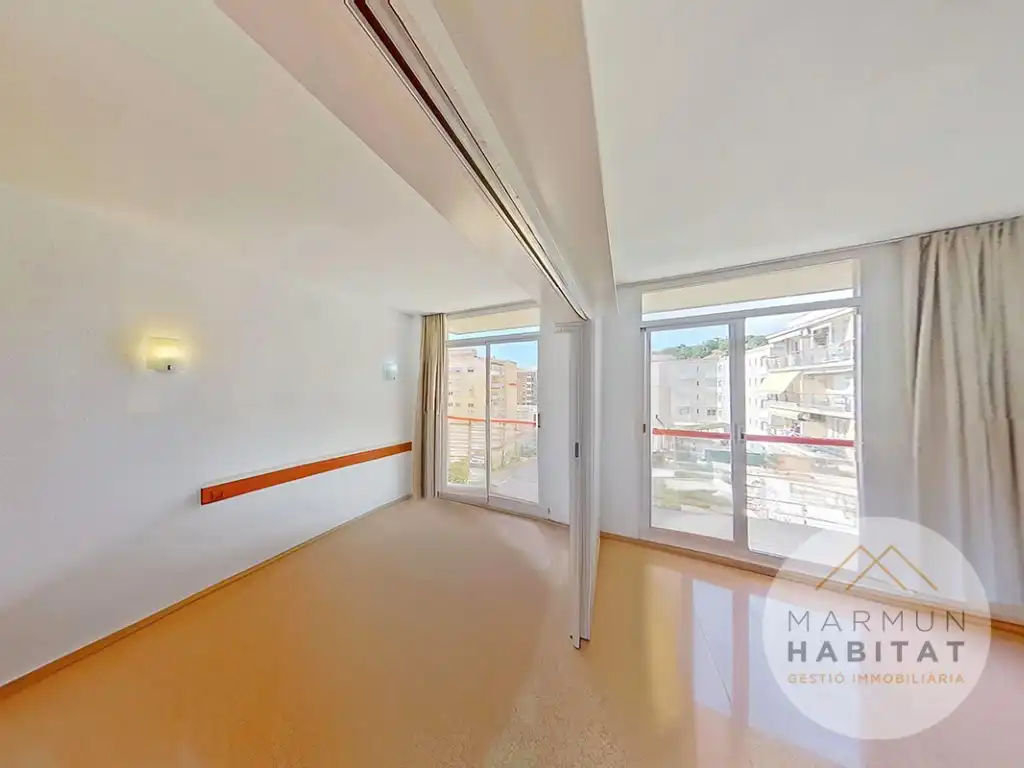 Habitación de Apartamento en venta en Calella con Aire acondicionado, Calefacción y Jardín privado