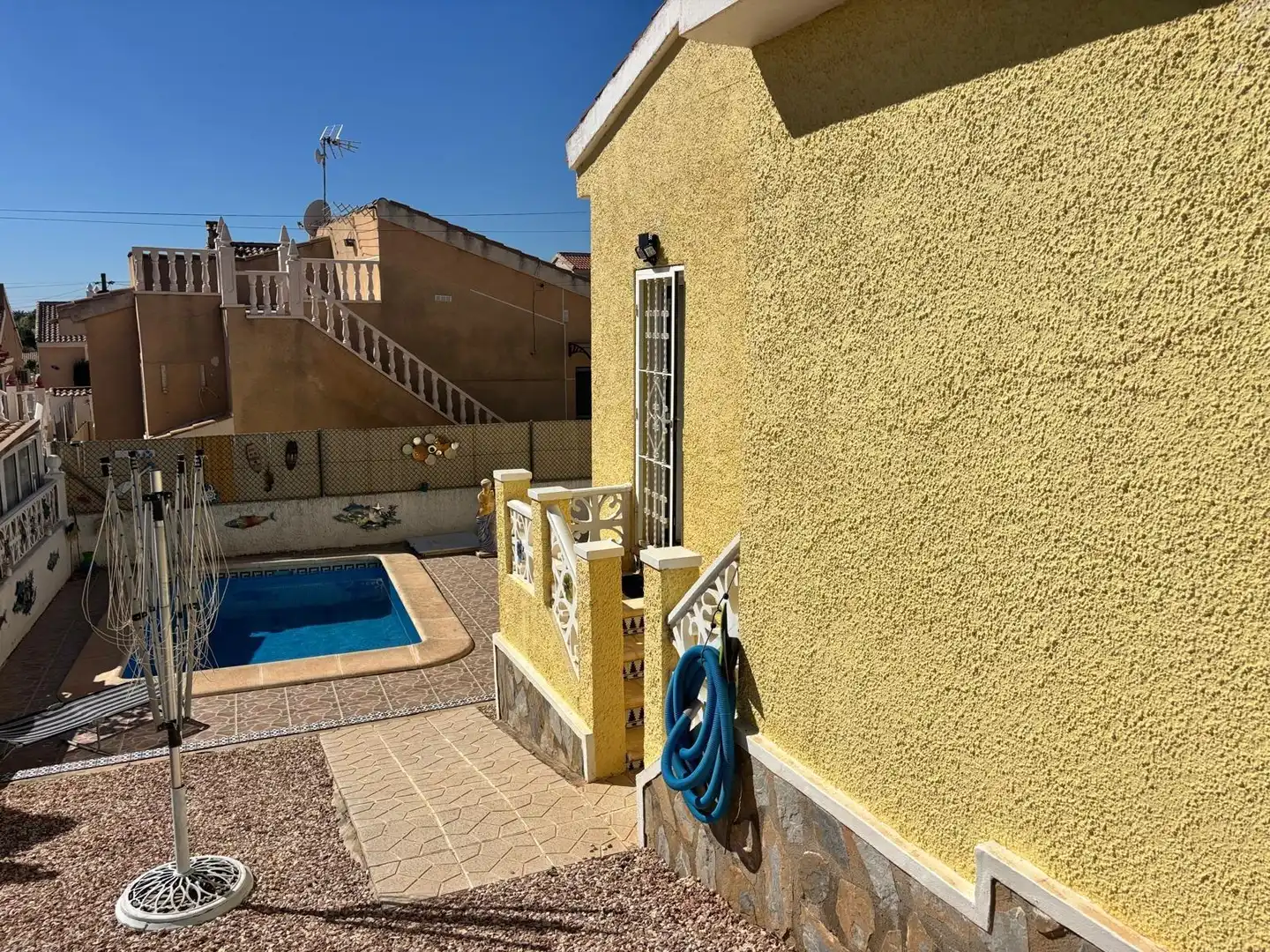 Vista exterior de Casa o chalet en venta en Rojales con Jardín privado, Terraza y Piscina
