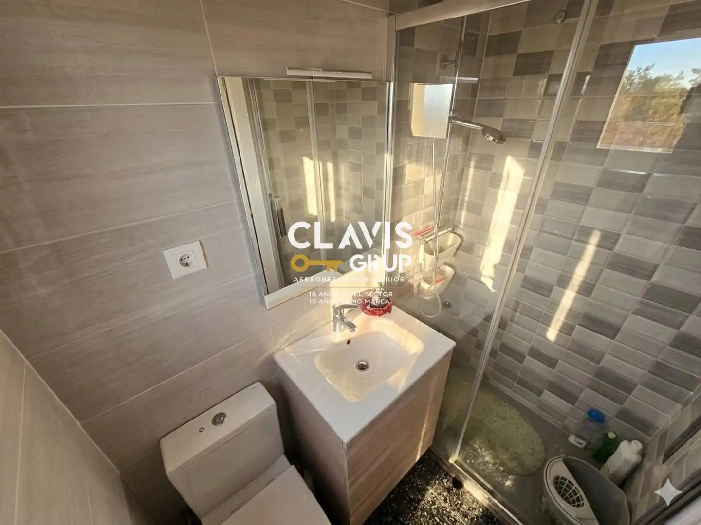 Baño de Piso en venta en Barcelona con Calefacción, Terraza y Amueblado