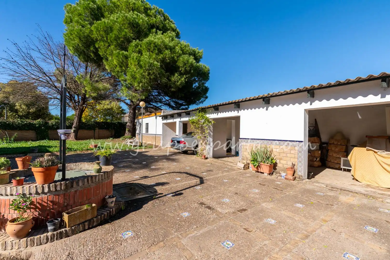 Vista exterior de Casa o xalet en venda en Espartinas amb Aire condicionat, Jardí privat i Terrassa