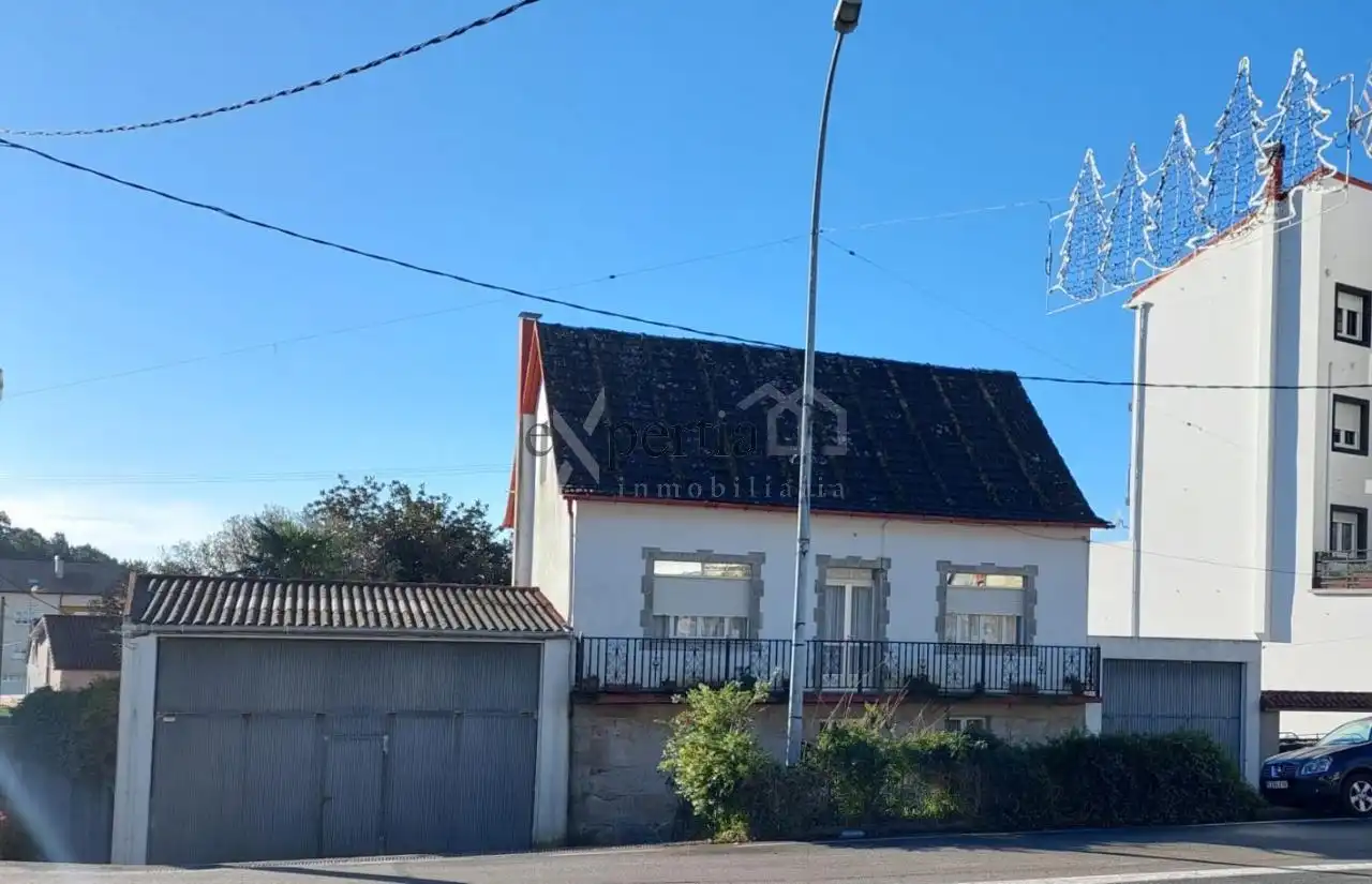 Vista exterior de Casa o xalet en venda en Rianxo amb Calefacció, Jardí privat i Traster