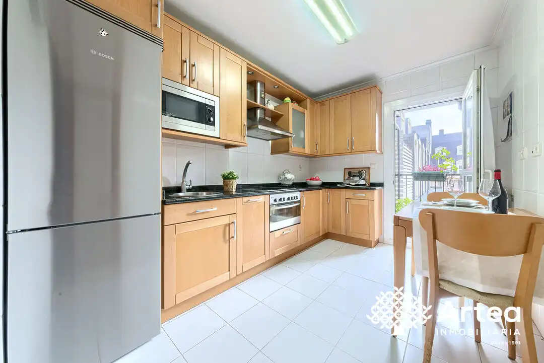Cocina de Piso en venta en Bilbao  con Calefacción y Trastero
