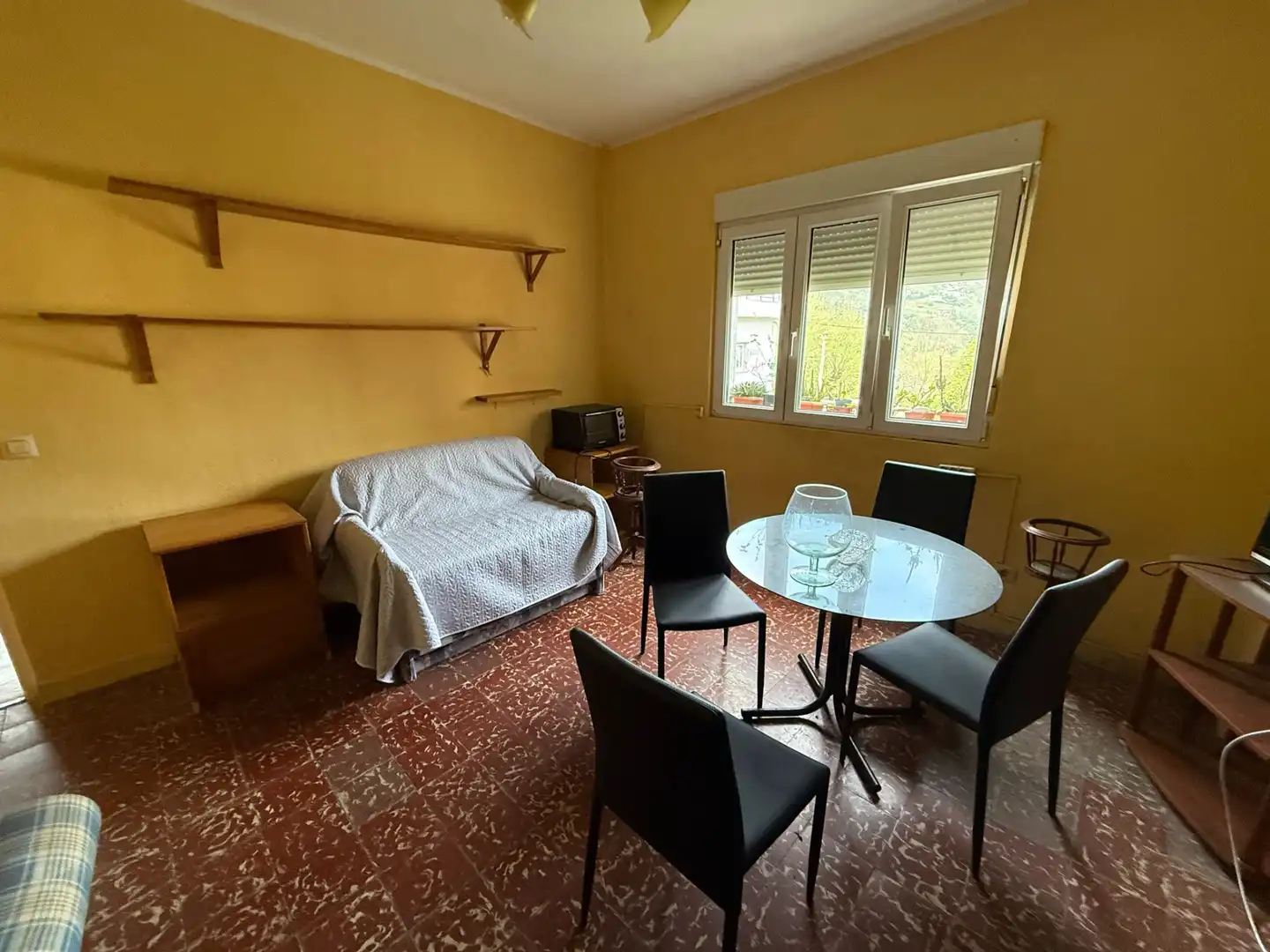 Sala d'estar de Casa o xalet en venda en Oviedo  amb Jardí privat