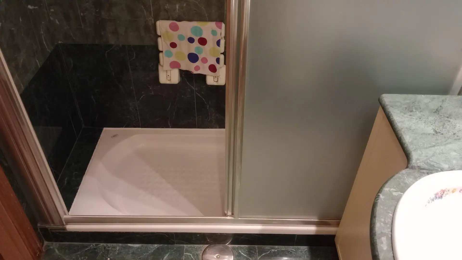 Baño de Piso en venta en Benidorm con Aire acondicionado, Calefacción y Jardín privado