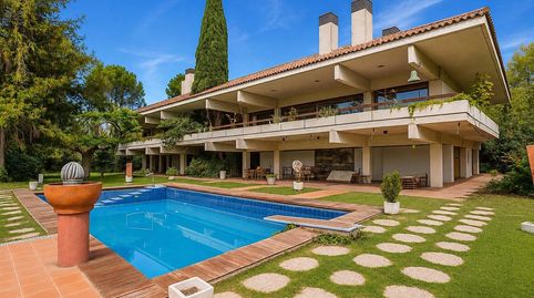 Villa de estilo brutalista en Fuente del Fresno