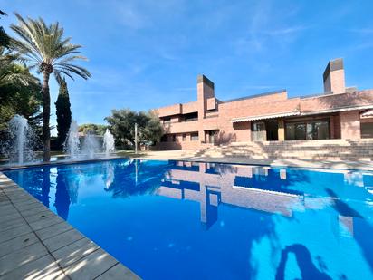 Swimming pool of House or chalet for sale in Elche / Elx  with Air Conditioner, Private garden and Parquet flooring