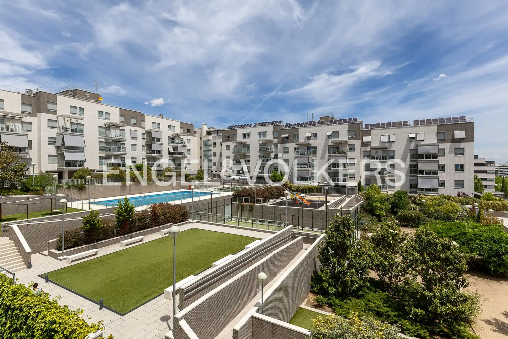 Außenansicht von Wohnung zur Miete in San Sebastián de los Reyes mit Klimaanlage, Heizung und Privatgarten