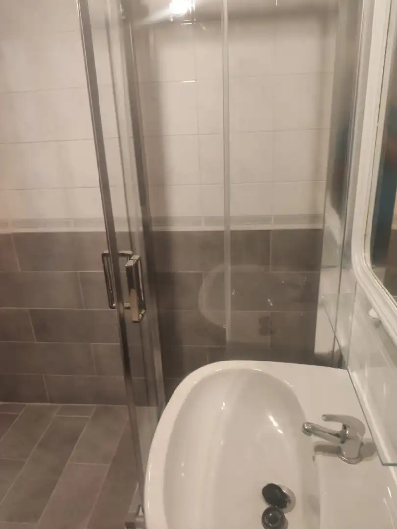 Badezimmer von Wohnung zur untervermieten in Toledo mit Heizung, Parkett und Möbliert