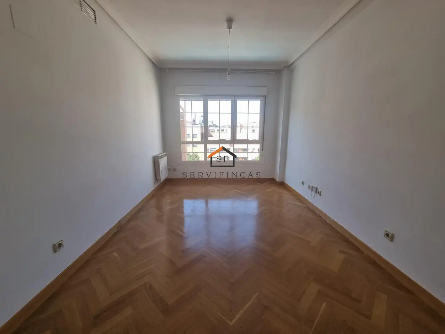 Living room of Flat for rent in Madrid  with Heating, Parquet flooring and Storage room