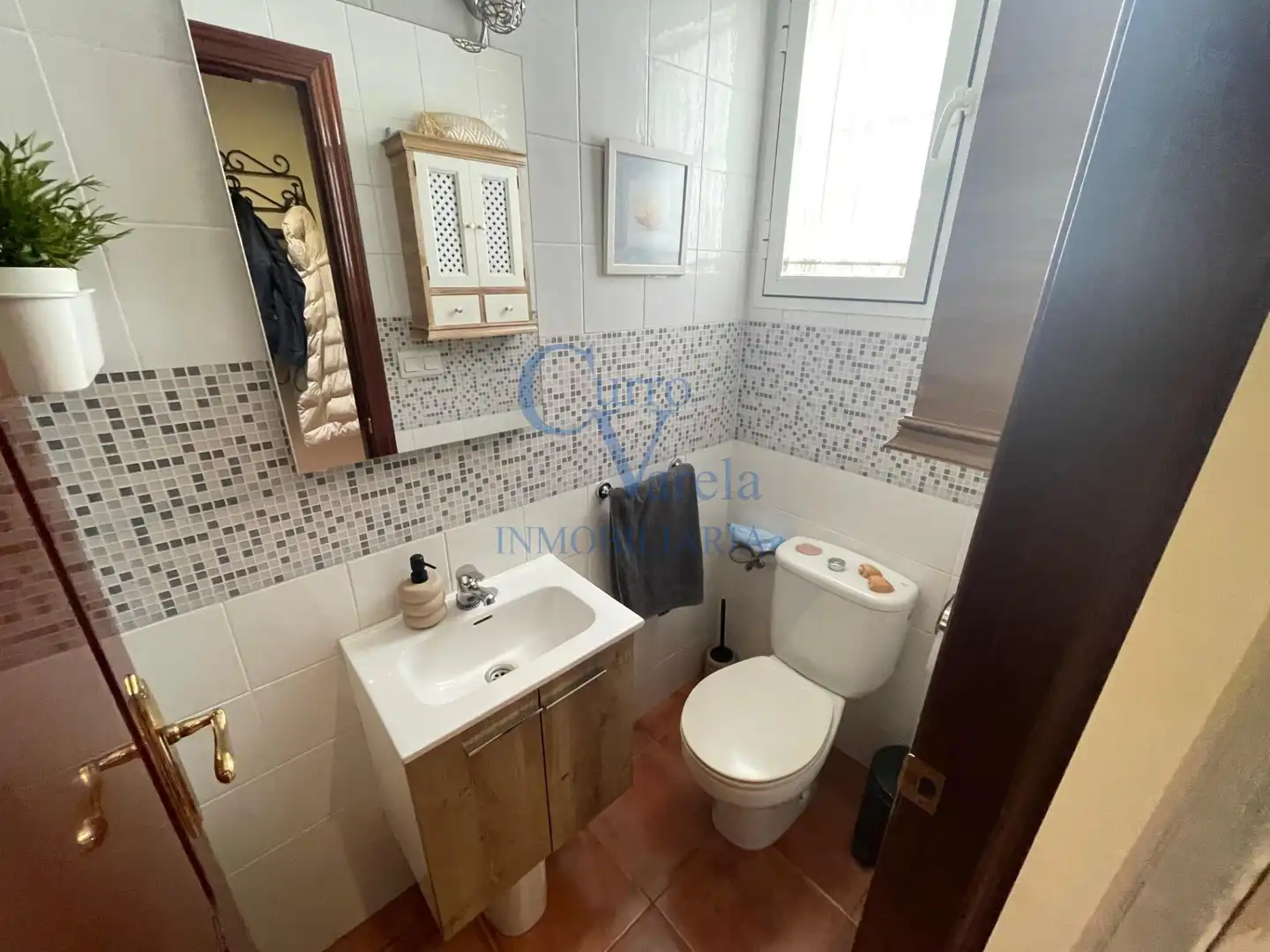 Badezimmer von Einfamilien-Reihenhaus zum Verkauf in Dos Hermanas mit Klimaanlage, Heizung und Abstellraum