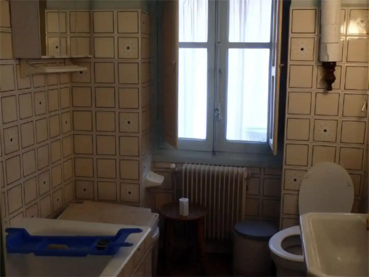 Bany de Pis en venda en Canfranc amb Jardí privat, Traster i Moblat