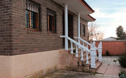 Vista exterior de Casa o xalet en venda en Gurrea de Gállego amb Calefacció, Terrassa i Moblat