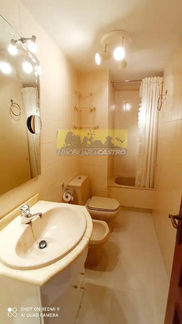 Baño de Piso de alquiler en Castro-Urdiales con Calefacción, Amueblado y Balcón