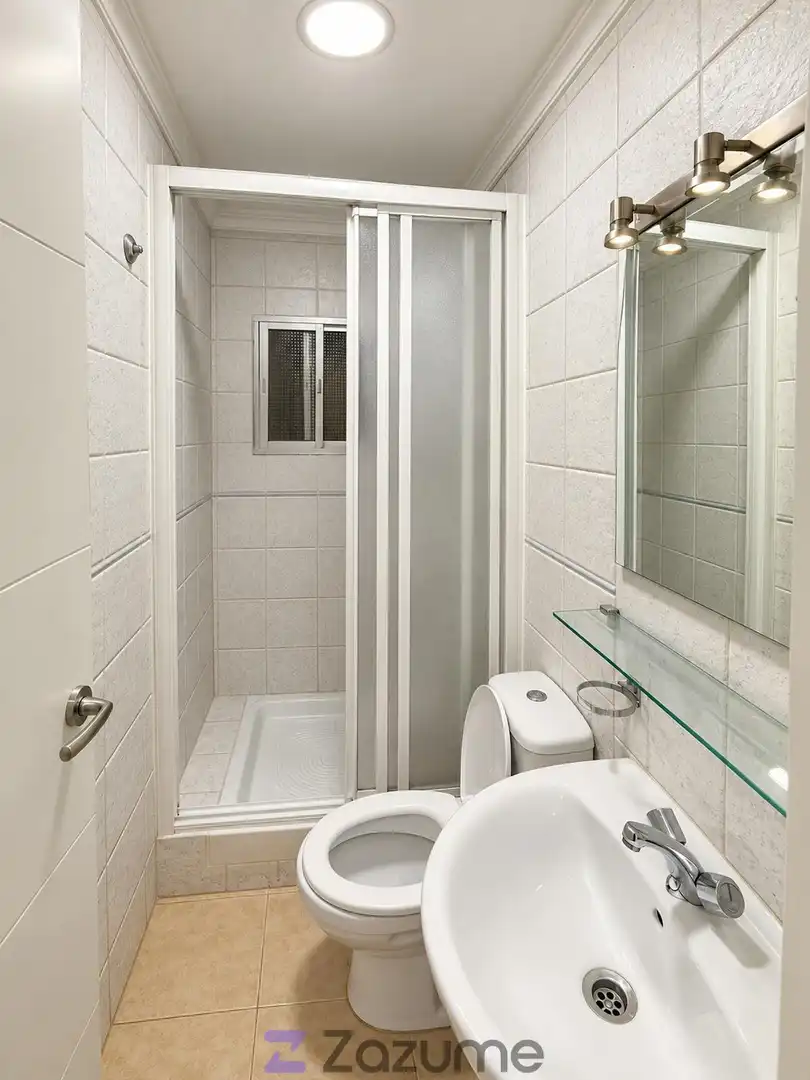 Bathroom of Apartments for rent in Bailén - Miraflores
