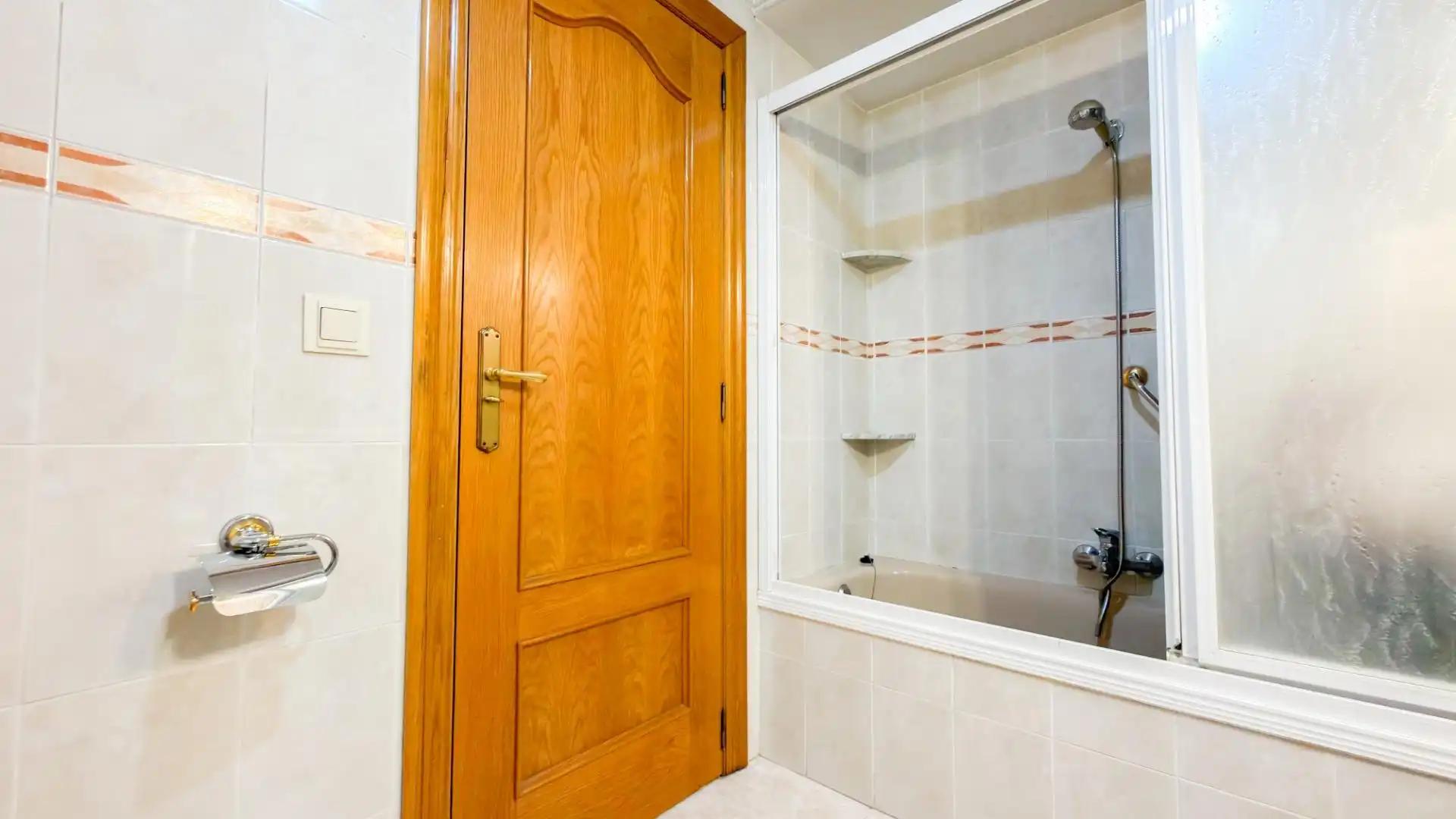 Badezimmer von Wohnung zum Verkauf in Valencia mit Klimaanlage, Heizung und Parkett