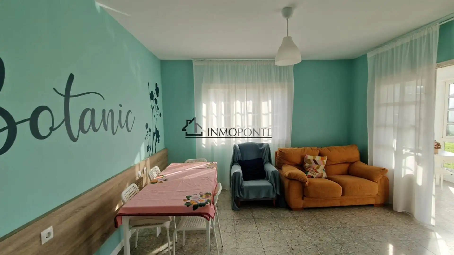 Sala d'estar de Casa o xalet en venda en Pontevedra Capital  amb Jardí privat