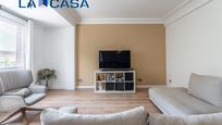 Living room of Flat for sale in  Madrid Capital  with Heating and Terrace