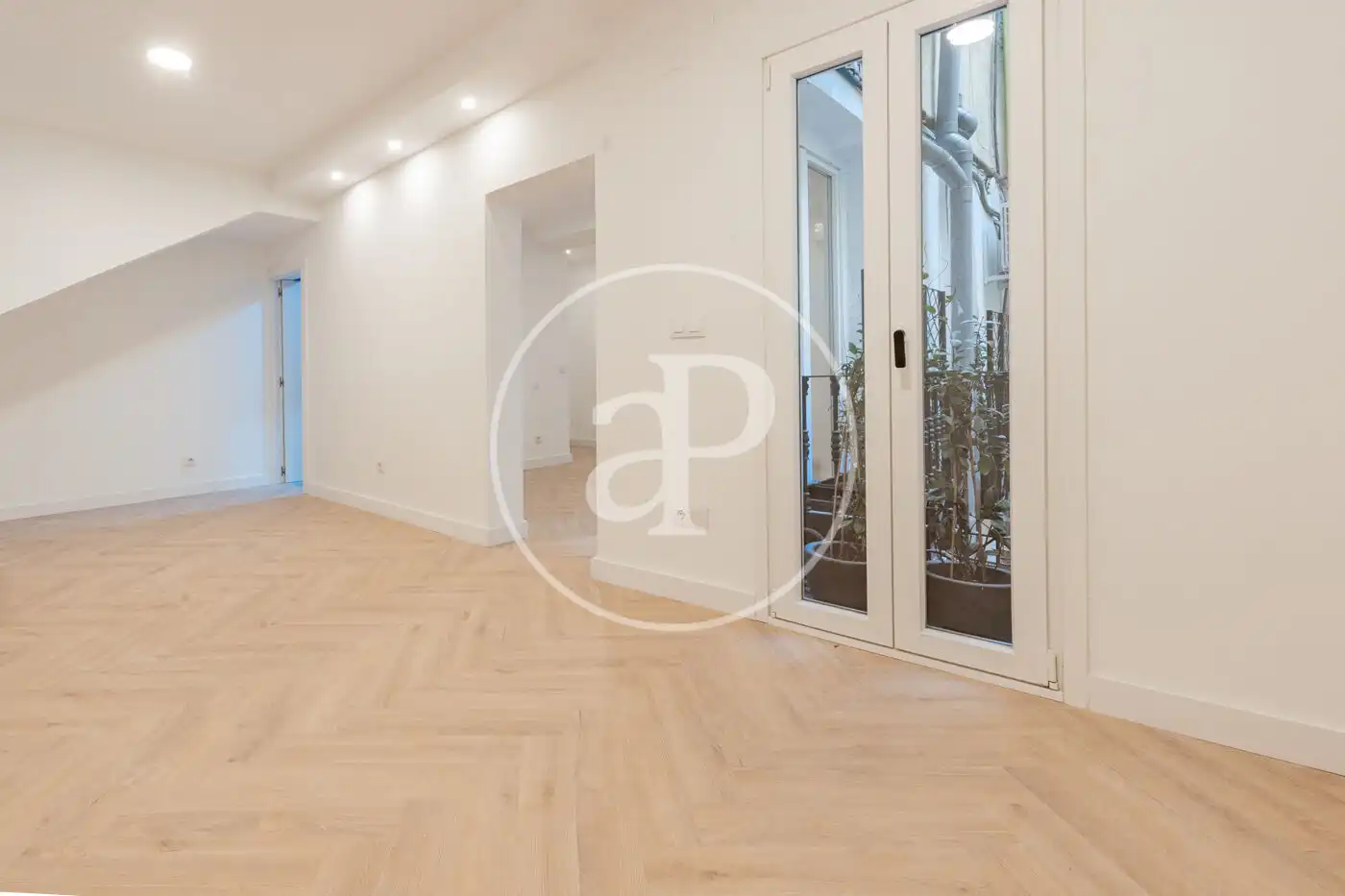 Flat for sale in Madrid  with Air Conditioner, Heating and Balcony