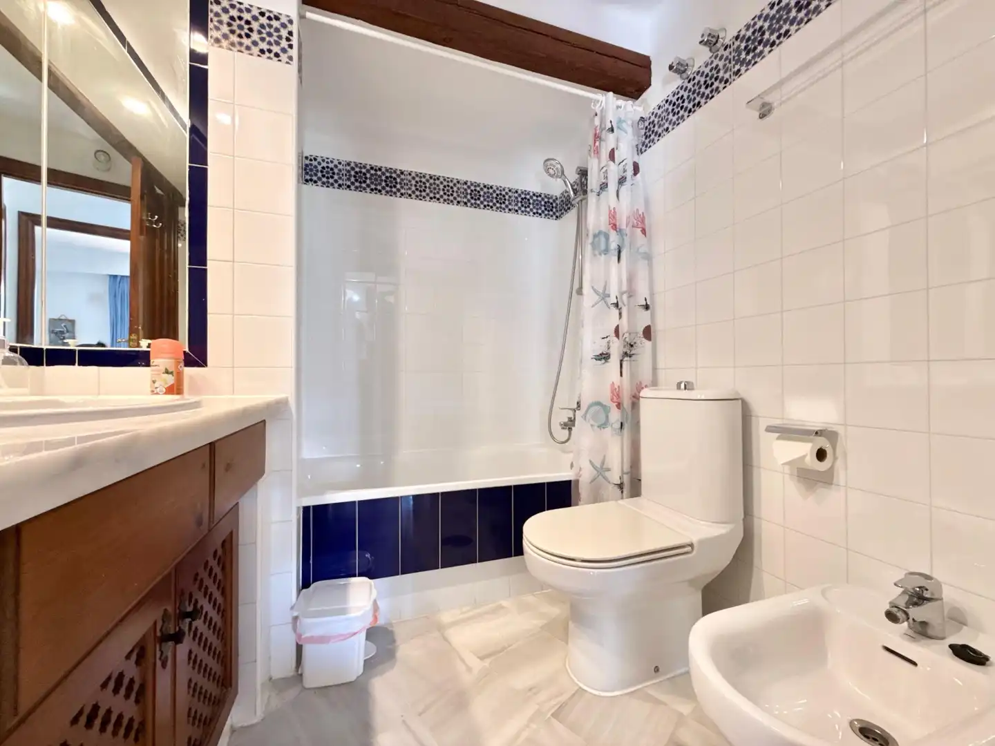 Bathroom of Flat for rent in Torrevieja  with Air Conditioner, Heating and Swimming Pool