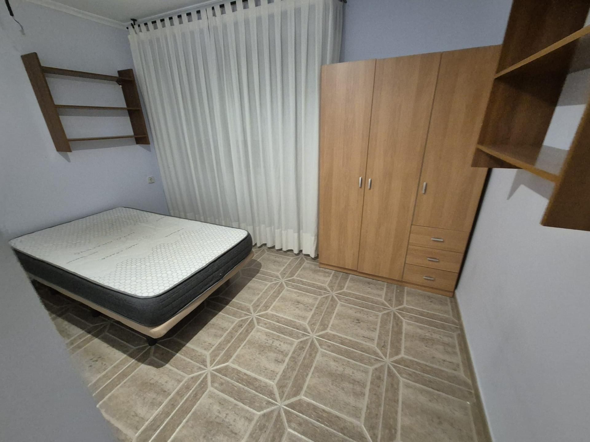 Dormitori de Pis de lloguer en Elda amb Balcó