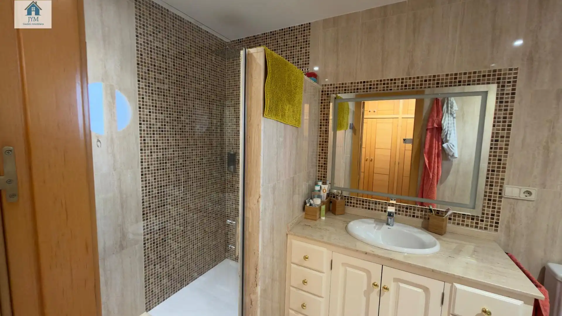 Baño de Casa o chalet en venta en Cájar con Aire acondicionado, Calefacción y Jardín privado