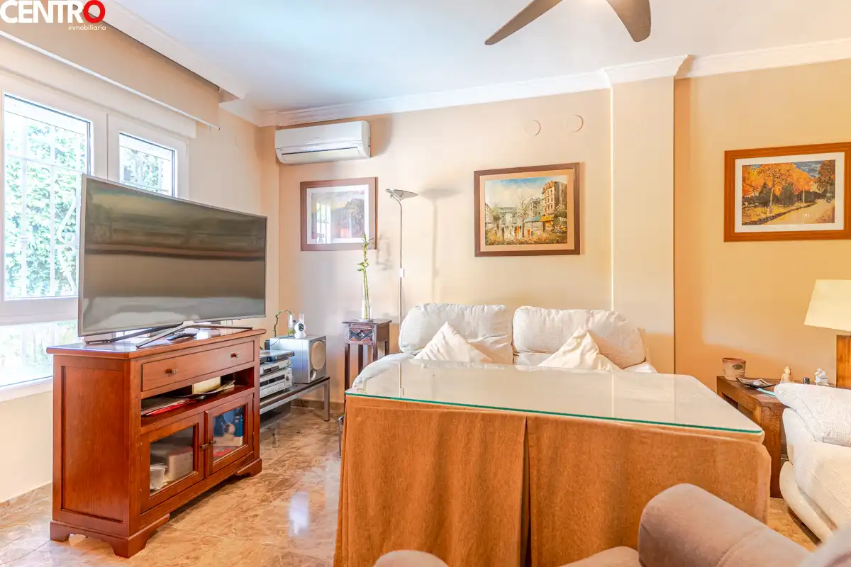 Sala de estar de Casa o chalet en venta en La Zubia con Aire acondicionado, Calefacción y Jardín privado