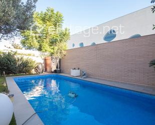 Piscina de Casa o xalet en venda en L'Hospitalet de Llobregat amb Aire condicionat, Jardí privat i Terrassa