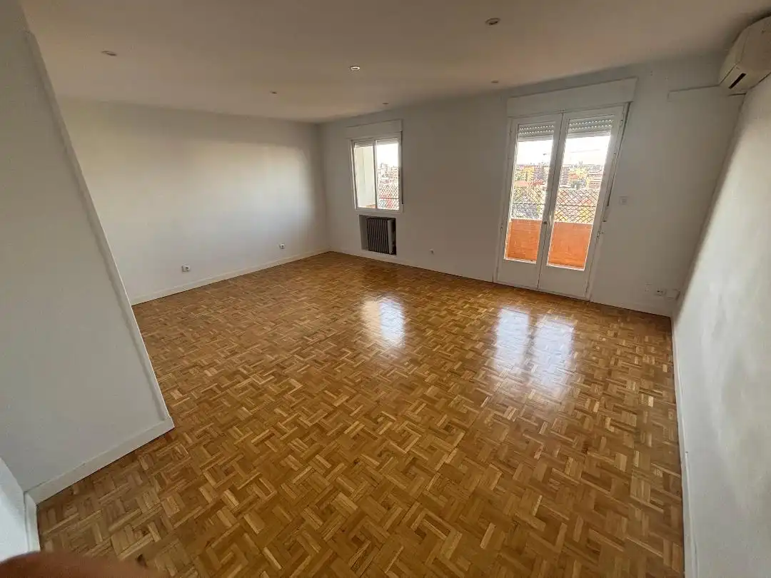 Living room of Flat for rent in Madrid  with Air Conditioner and Heating